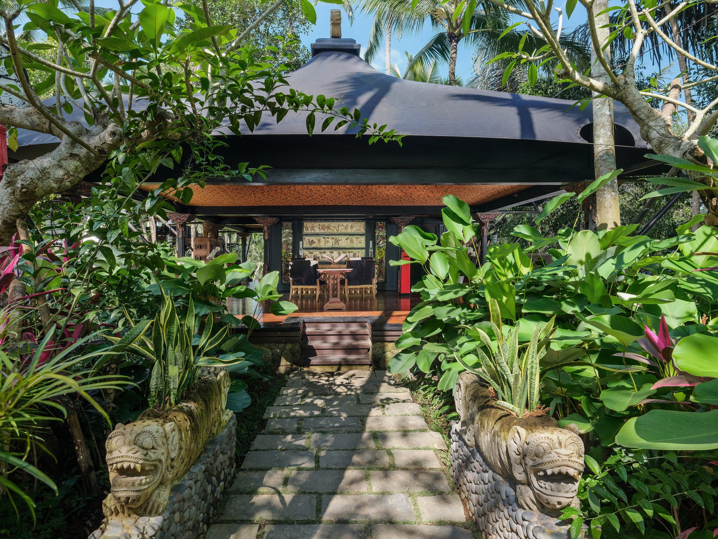 21+ Capella Ubud Hotel Bali Background