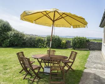 Flynn's Cottage - Miltown Malbay - Patio