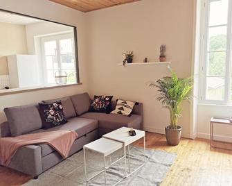 Appartement Indépendant Centre Ville 1chambre - Les Herbiers - Sala de estar