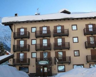 Hotel Du Glacier - La Thuile - Building