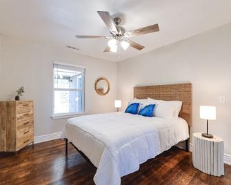 Fayetteville Retreat with Yard - Walk to Campus! - Fayetteville - Habitación