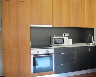 Holiday apartment with pool & garden - Illa de Arousa - Cocina