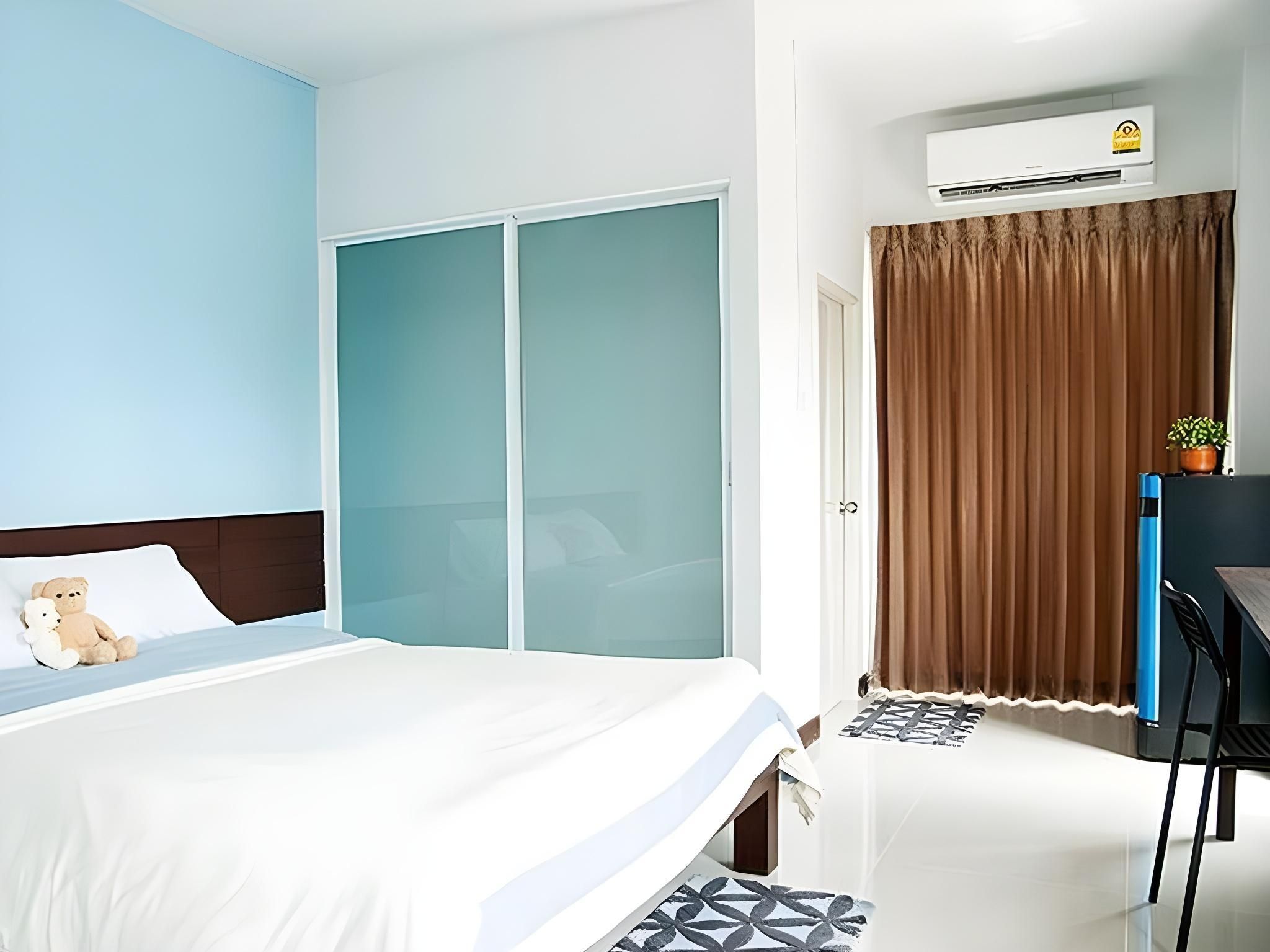 يادا ليفينج