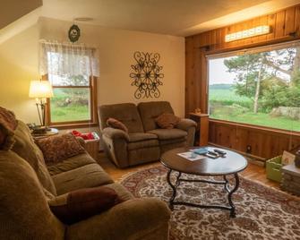 Countryside gem right by the lake! - Milltown - Pokój dzienny
