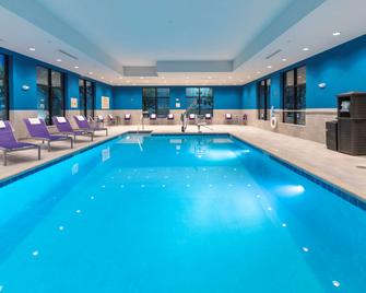Hampton Inn & Suites Conway - 康威 - 游泳池