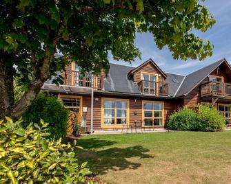 Loch Lomond Waterfront Luxury Lodges - Glasgow