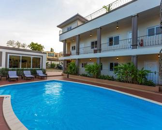 Eagles - Accra - Pool