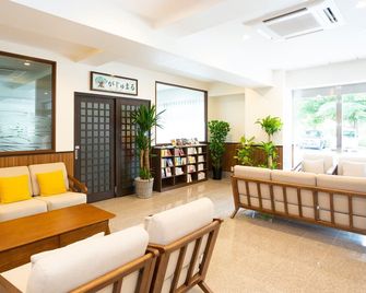 Hotel Peace Island Nago - Nago - Wohnzimmer