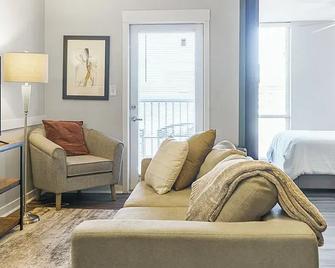 Canal Walk District Apartments by Barsala - Indianapolis - Living room