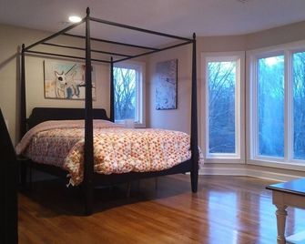 Huge Executive Home in Charming Rural Town 1hr NYC - Easton - Bedroom