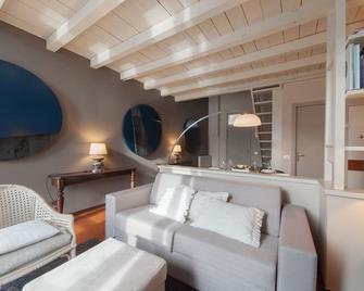 Nest on The Lake - Marone - Living room