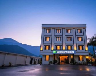 Hotel Vaishno Devi Heights - Katra - Gebouw