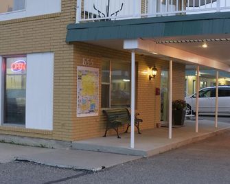 Sun-Dek Motel - Medicine Hat - Building