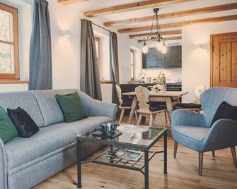 Dreizimmer Maisonette Apartment - Der Lederer Hof - Boutique Hotel & Apartments - Tegernsee - Living room
