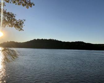 Relaxing-Cozy Water Front Rv Lot Overlooking The Tennessee River - Kentucky Lake - Clifton - Vista del exterior