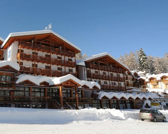Hotel Union - Dimaro - Bygning