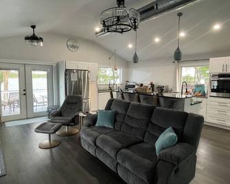 Elegant Lake Home with Hot Tub - Tomah - Living room