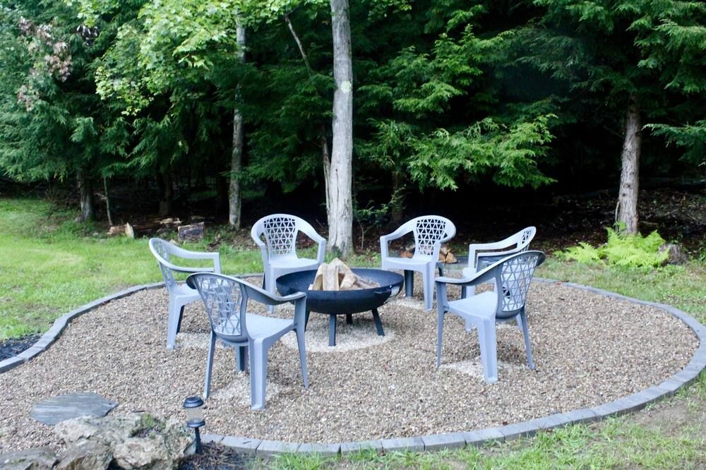 Beautiful Guest House on 66 Acres Hot Tub, AC, King Beds -Check Out Our Reviews!