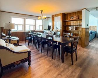 South Whidbey waterfront escape w/ large patio & stunning views - Clinton