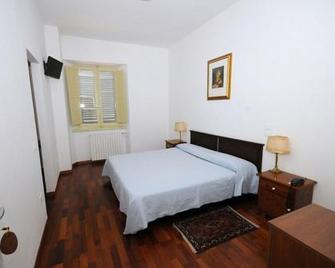 Guest House Domus Urbino - Urbino - Habitación