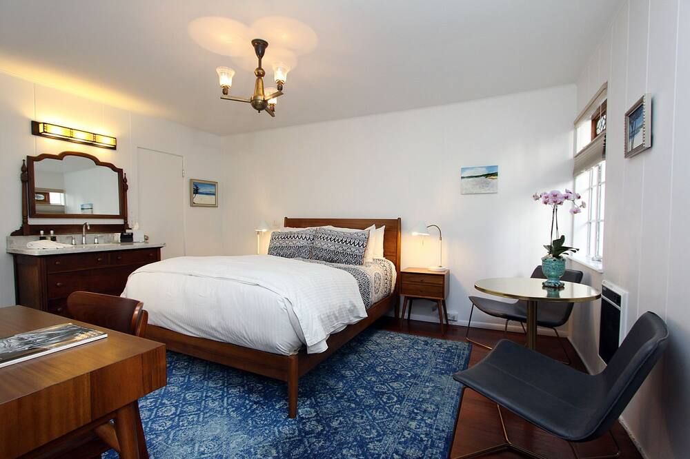 The Vagabond's House Boutique Inn - כרמל ביי דה סי - חדר שינה