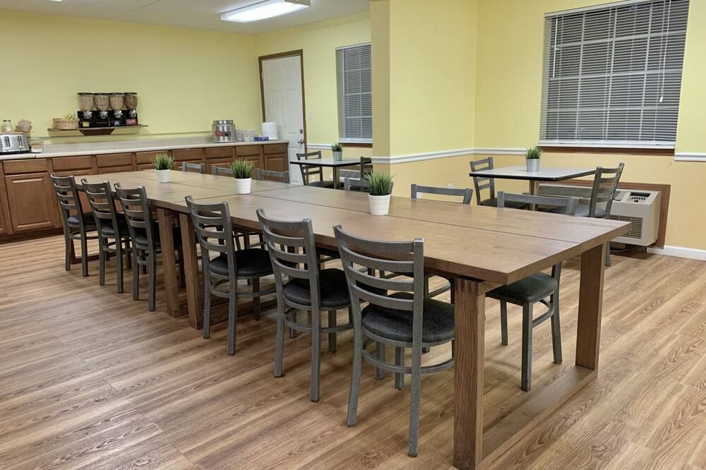 سفن جابلز إن - برانسون - مطعم