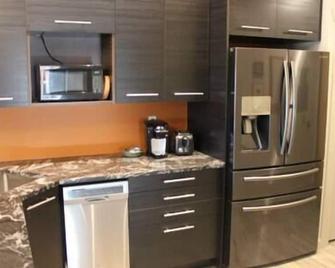 Metropolitan Loft 201 - Red Deer - Kitchen