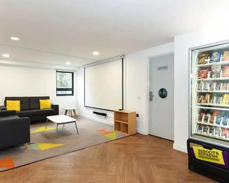 For Students Only Corfe House in Poole - Poole - Living room