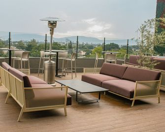 Hotel Indigo Guadalajara Expo by IHG - Guadalajara - Varanda