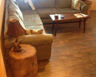 Beautiful new Log Home - Sugarloaf - Kingfield - Wohnzimmer