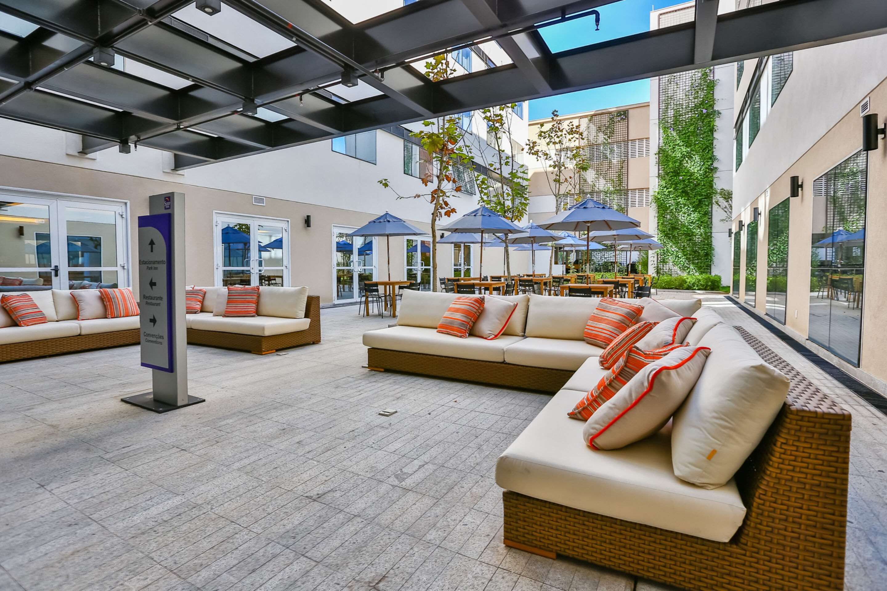 سليب إن جوارول هوس