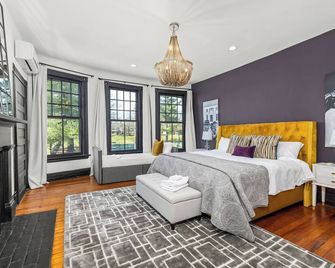 Grand and Unique Historic Downtown Lynchburg Home! - Lynchburg - Bedroom