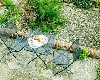 Poppy Cottage, Aldeburgh - Prime location, close to the beach and High Street - Aldeburgh Coastal Cottages - Aldeburgh - Patio