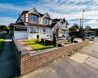 Acorn Lodge Hotel Gatwick & Parking - Horley - Bâtiment