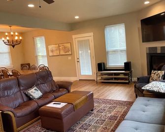 Luxury 4 Bedrooms House in Neskowin South Beach. - Neskowin - Sala de estar