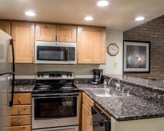 Sandstone Creek Club Condominiums - Vail - Kitchen