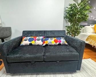 Excellent location!Comfy Studio near Manhattan - Newark - Living room