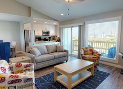 Ah-K239 Newly Remodeled Second Floor Condo With Bay View, Shared Pool - Port Aransas - Living room
