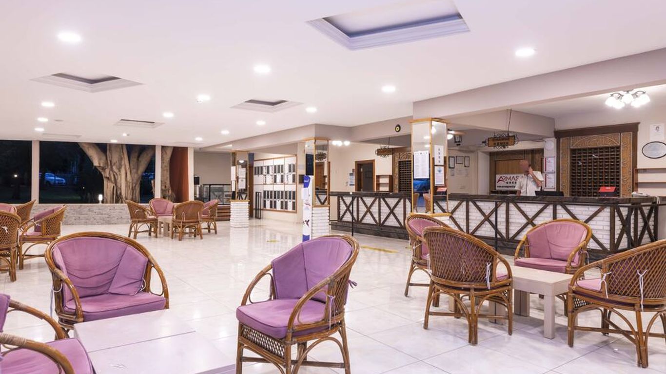 Armas Green Fugla Beach