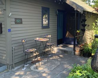 Riverhouse Hidden Gem - The Dalles - Innenhof