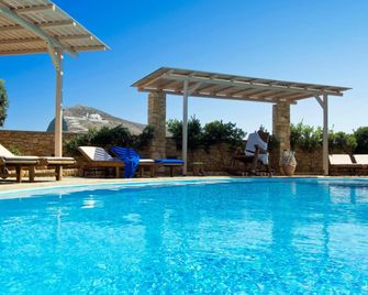 Kallisti Hotel - Φολέγανδρος - Πισίνα