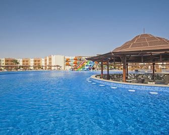 Sunrise Royal Makadi Resort - הורגדה - בריכה