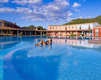 Eco Hotel Orlando Sardegna - Villagrande Strisaili - Piscina