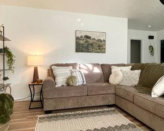 Easy Checkout, Safe, Cozy Near I-40 W/King Pets Ok - Kingston