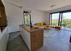 Cameleon Orebic- Beachfront Apartments - Orebic - Wohnzimmer