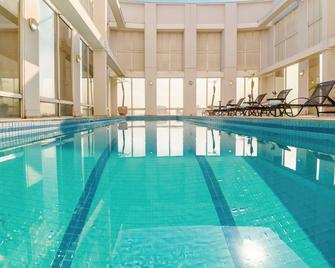 Mercure Guarulhos Aeroporto Hotel - กัวรููลฮอส - สระว่ายน้ำ