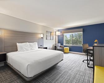 Best Western Plus Elgin - Chicago - West Dundee - Bedroom