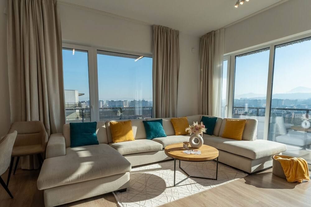 Luxury Penthouse 11th Floor Mountain View Large Terrace Floor Heating New Building Board Games Self Check-in Shopping Center 360 Tour Free Parking - בראסוב - סלון