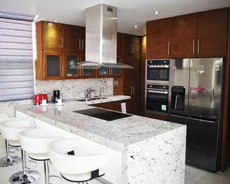 En el Centro Penthouse Lujo AC WiFi 300mbps - Aguascalientes - Cocina