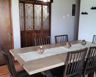 Big Sky Escape - Deer Lodge - Dining room